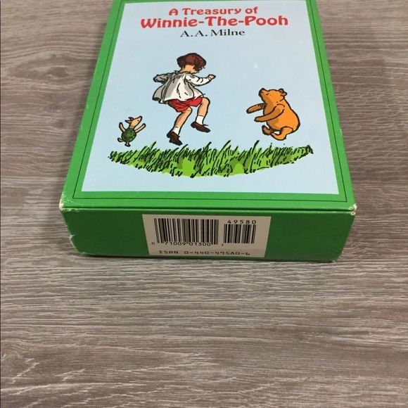 🌸 A Treasury of Winnie-The-Pooh 60th Anniversary Set - Picture 2 of 12